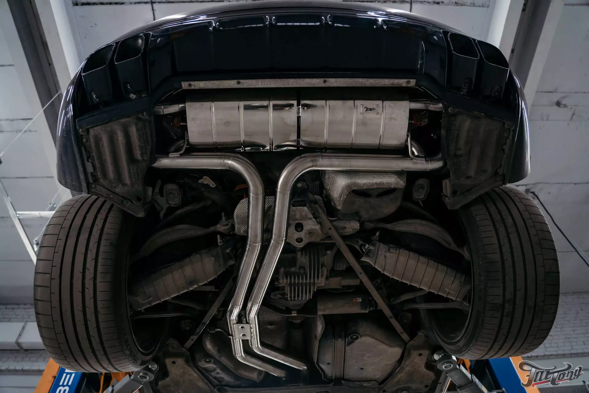 Porsche Cayenne Turbo S. Установили выхлопную систему с двумя режимами громкости